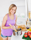 Merry,woman,cooking,spaghetti,at,home