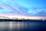 夕暮れの空と吉野川橋